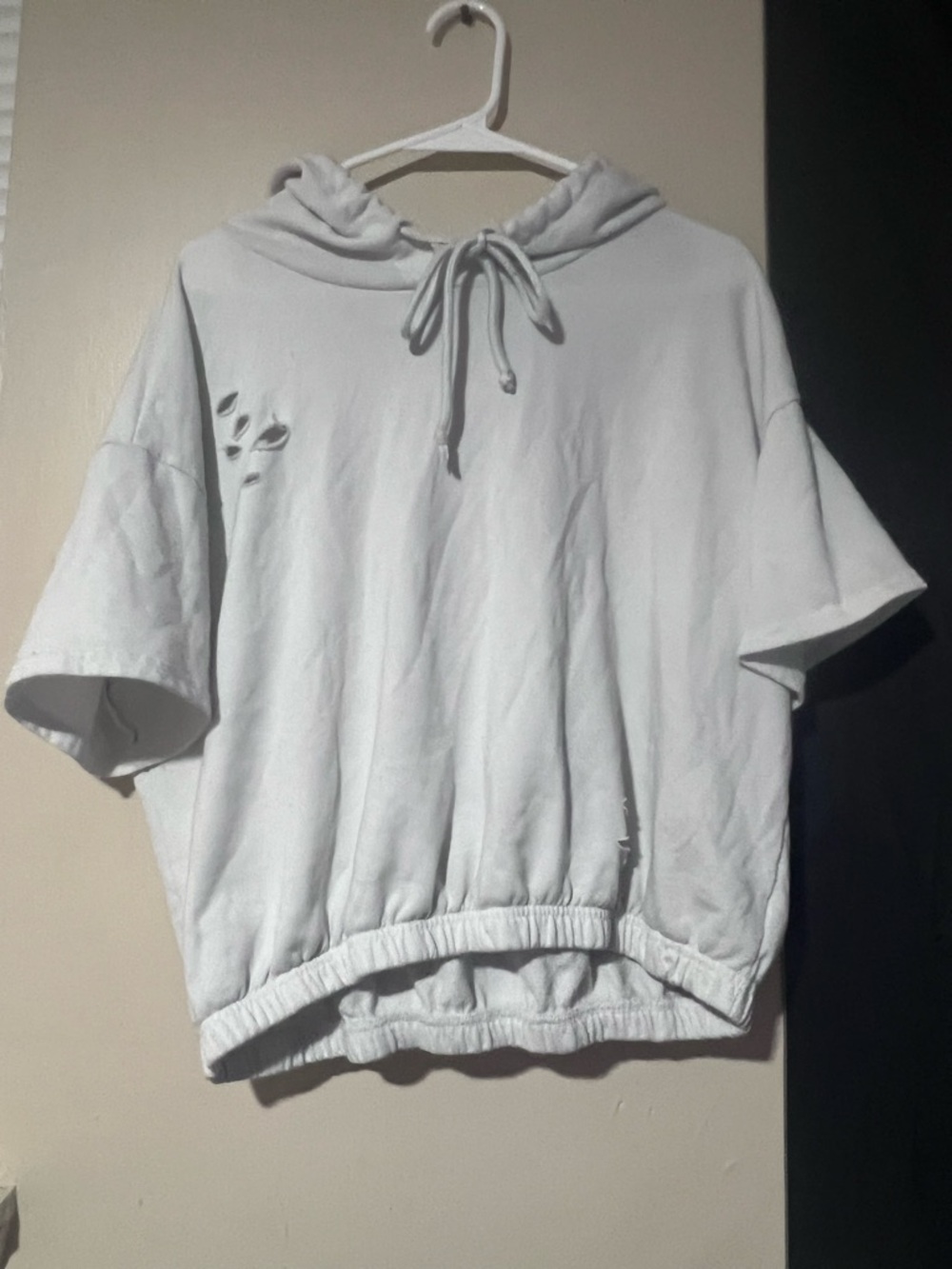 Rue21 White Short Sleeve Cropped Hoodie with Drawstring